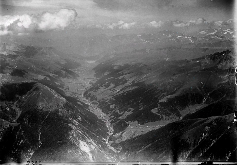 ETH-BIB-Monstein, Frauenkirch, Davos, Landschaft, Flüelaberge v. S. aus 4500 m-Inlandflüge-LBS MH01-003822