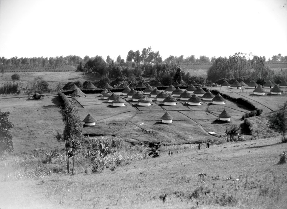 ETH-BIB-Moderne Negersiedlung bei Nairobi-Kilimanjaroflug 1929-30-LBS MH02-07-0041