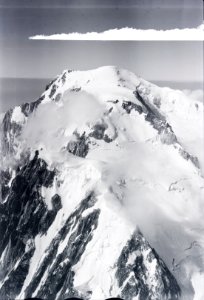 ETH-BIB-Mont Blanc du Tacul, Mont Maudit, Mont Blanc v. N. O. aus 4500 m-Inlandflüge-LBS MH01-005773 photo
