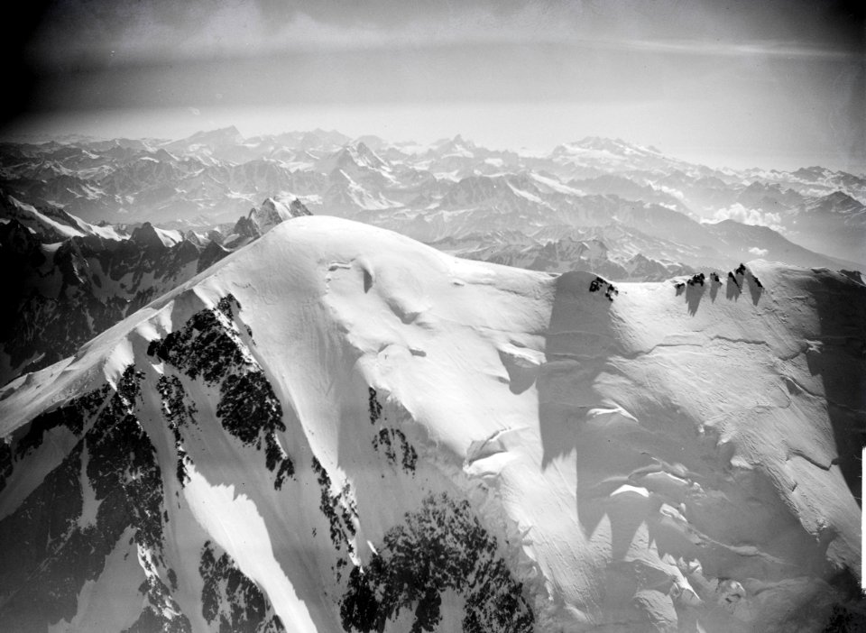 ETH-BIB-Mont Blanc Gipfel, Walliseralpen v. W. aus 5000 m-Inlandflüge-LBS MH01-006452
