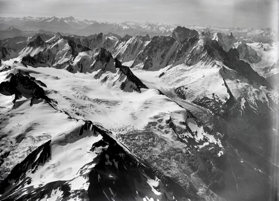 ETH-BIB-Mont Blanc, Glacier du Tour, Glacier d'Argentière, Mont Dolent, Aiguille Verte, Grandes Jorasses v. N. aus 5000 m-Inlandflüge-LBS MH01-001164