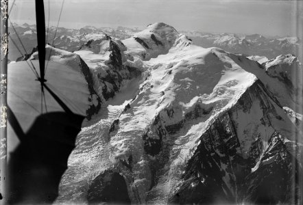 ETH-BIB-Mont Blanc, Mont Maudit, Mont Blanc du Tacul, Dôme du Goûter v. N. aus 5000 m-Inlandflüge-LBS MH01-001273