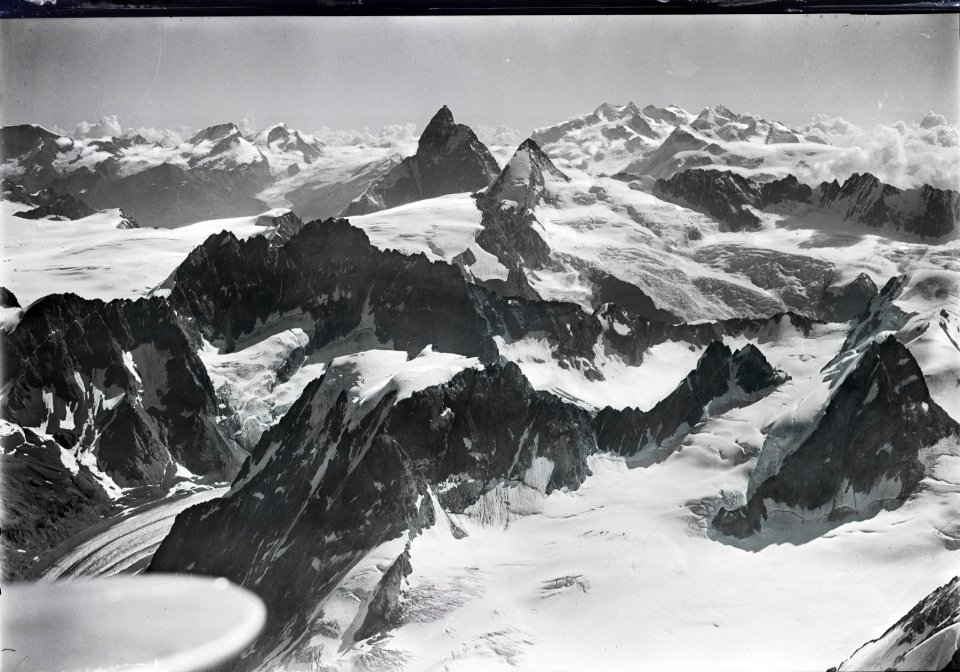 ETH-BIB-Mont Collon, Dent d'Hérens, Matterhorn, Monte Rosa v. W. aus 4300 m-Inlandflüge-LBS MH01-005147