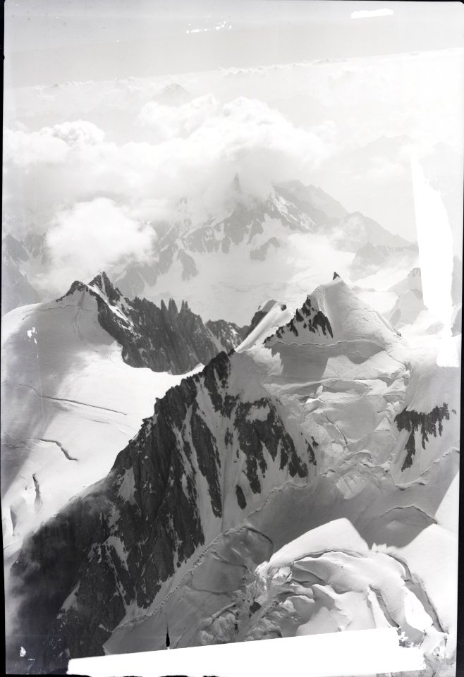 ETH-BIB-Mont Maudit, Mont Blanc du Tacul, Grand Comin v. W. aus 4900 m-Inlandflüge-LBS MH01-005775