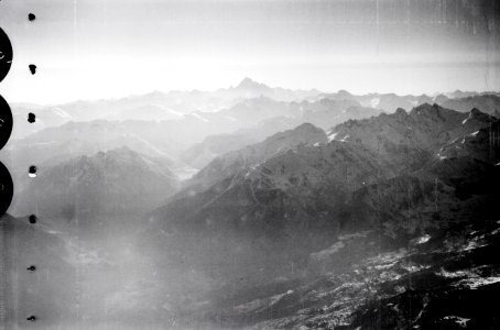 ETH-BIB-Mont Dauphin (Durancetal) mit Mt. Viso von W. aus 4400 m Höhe-Mittelmeerflug 1928-LBS MH02-05-0091