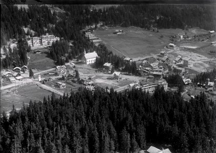 ETH-BIB-Montana-Vermala v. S. aus 1500 m-Inlandflüge-LBS MH01-005105