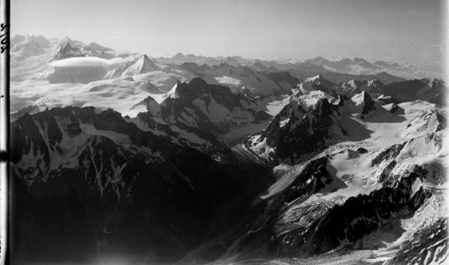 ETH-BIB-Mont Collon, Haut, Glacier de l'Arolla, Matterhorn v. N. W. aus 5000 m-Inlandflüge-LBS MH01-002012
