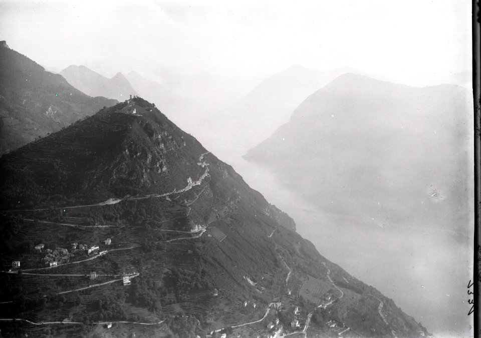 ETH-BIB-Monte Bré, Aldesago, Luganersee aus 1200 m-Inlandflüge-LBS MH01-001331