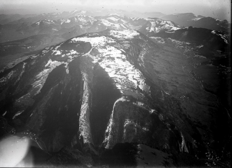 ETH-BIB-Mont Raimeux, Belprahon, Grandval, Trouée de Moutier, Crémines, La Scheulte v. W. aus 2000 m-Inlandflüge-LBS MH01-001412