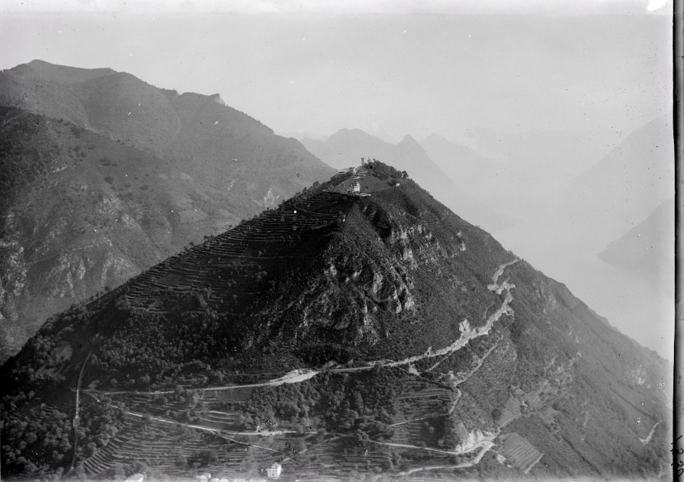 ETH-BIB-Monte Bré, Monte Boglia aus 1000 m-Inlandflüge-LBS MH01-001330
