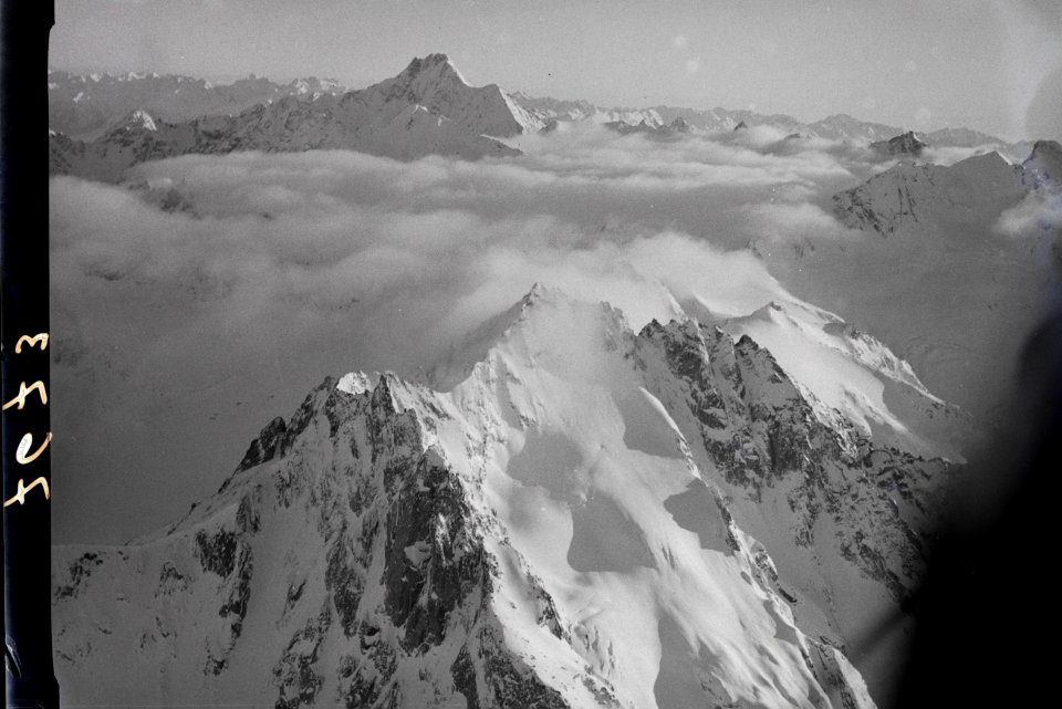ETH-BIB-Monte Disgrazia, vorne Cima dal Largh und Piz Bacun, Anflug von Norden-Inlandflüge-LBS MH01-007673