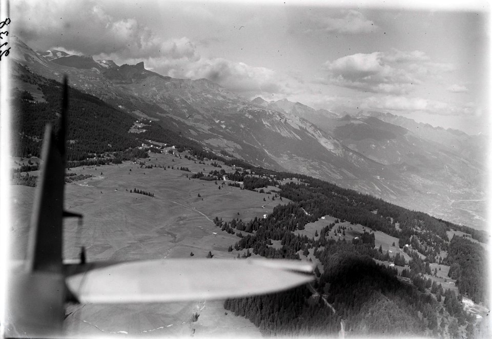 ETH-BIB-Montana, Wildstrubelgruppe v. S. W. aus 2000 m-Inlandflüge-LBS MH01-002138