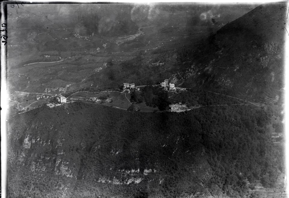 ETH-BIB-Monte Bré, Tegna, Casarate v. O. aus 1000 m-Inlandflüge-LBS MH01-001970