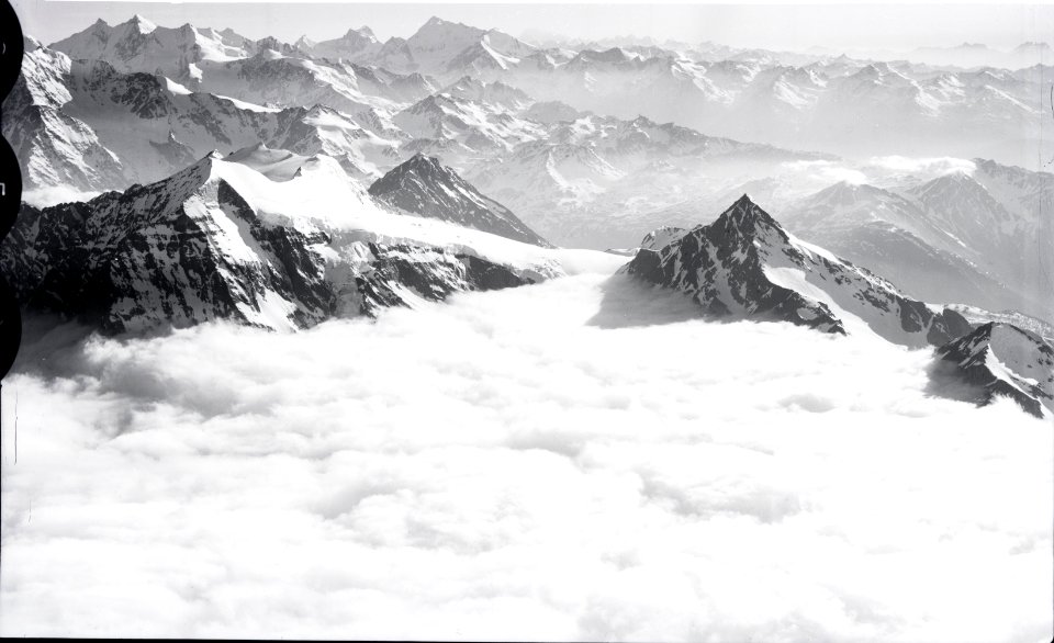 ETH-BIB-Monte Leone, Wasenhorn, Zermatterberge, Mischabelgruppe, Weisshorn v. N. O. aus 4000 m-Inlandflüge-LBS MH01-005659