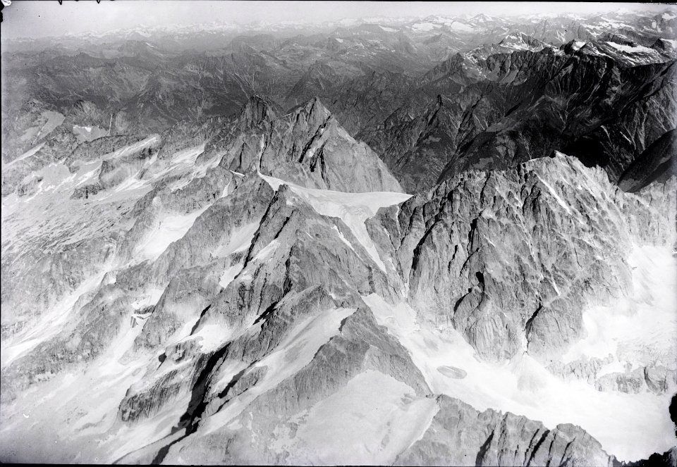ETH-BIB-Monte del Forno, Pizzo Cengalo, Berneralpen v. S. O. aus 3400 m-Inlandflüge-LBS MH01-003757