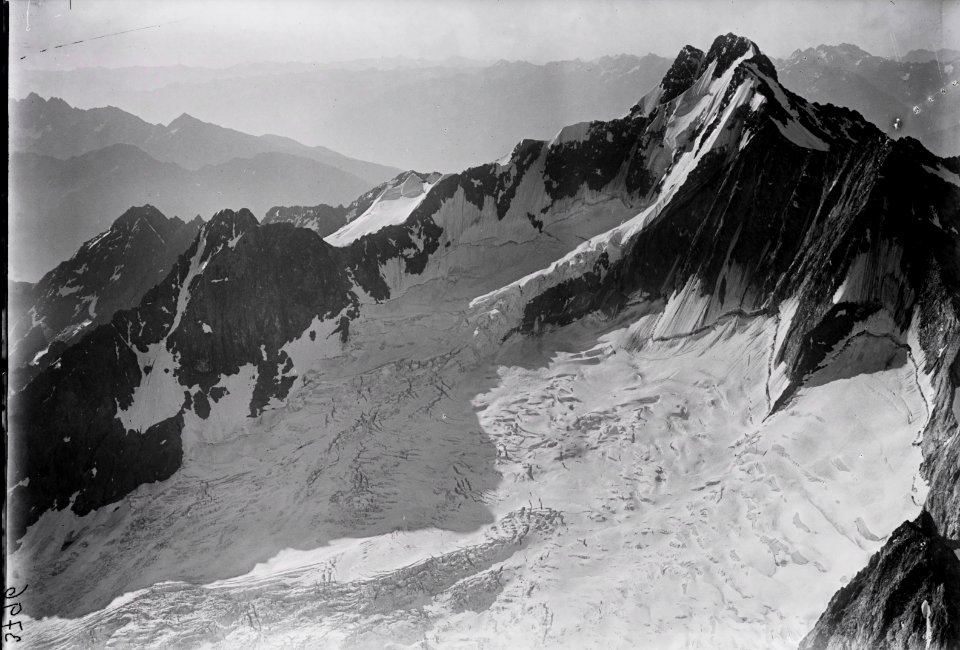 ETH-BIB-Monte Disgrazia, Pizzo Ventina v. N. W. aus 3600 m-Inlandflüge-LBS MH01-003796