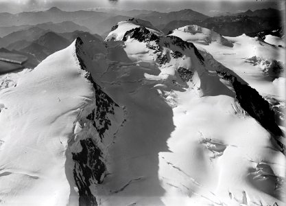 ETH-BIB-Monte Rosa und Monte Rosa-Gletscher, in der Mitte die Dufourspitze v. N. W. aus 5000 m-Inlandflüge-LBS MH01-001016