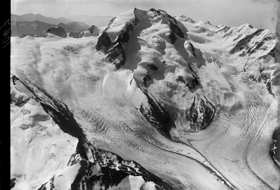 ETH-BIB-Monte Rosa, Grenzgletscher, Lyskamm, Gornergrat, Gornergletscher v. N. aus 5000 m-Inlandflüge-LBS MH01-001047