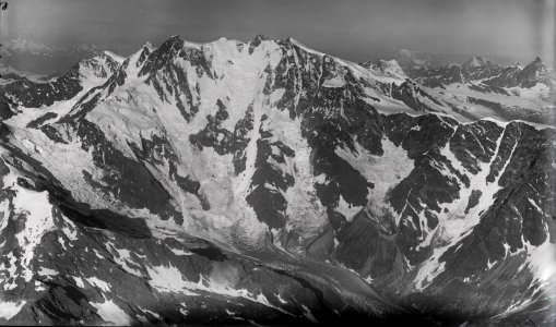 ETH-BIB-Monte Rosa, Ostwand v. N. O. aus 4300 m-Inlandflüge-LBS MH01-002046