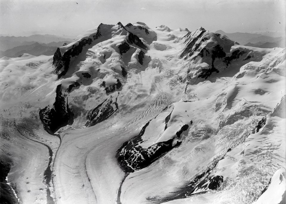 ETH-BIB-Monte Rosa und Lyskamm, Grenzgletscher, Gornergletscher, Zwillingsgletscher v. N. W.-Inlandflüge-LBS MH01-001044