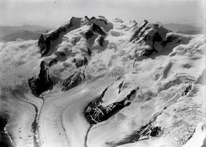 ETH-BIB-Monte Rosa und Lyskamm, Grenzgletscher, Gornergletscher, Zwillingsgletscher v. N. W.-Inlandflüge-LBS MH01-001044
