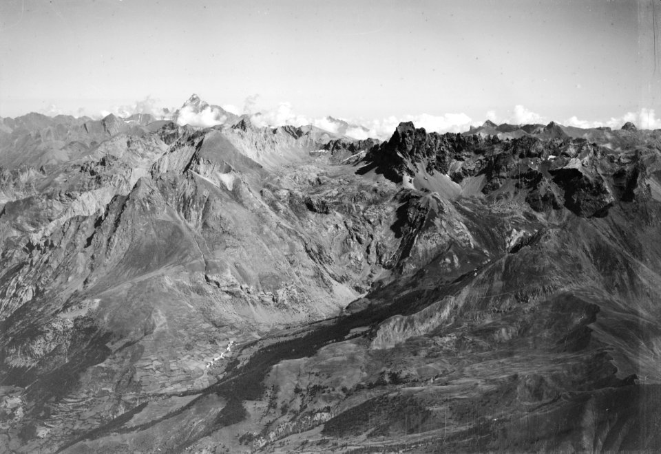 ETH-BIB-Monte Viso - Mont Pelve - Dents de Maniglia von S.W. aus 3300 m Höhe-Weitere-LBS MH02-06-0005
