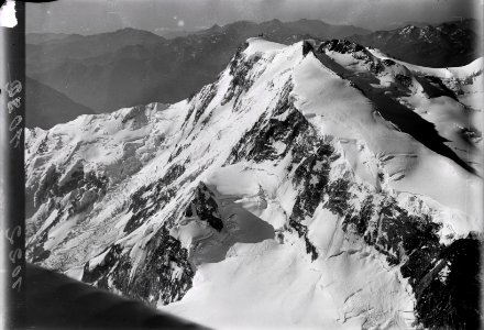 ETH-BIB-Monte Rosa, Ostwand v. N. aus 5000 m-Inlandflüge-LBS MH01-001022
