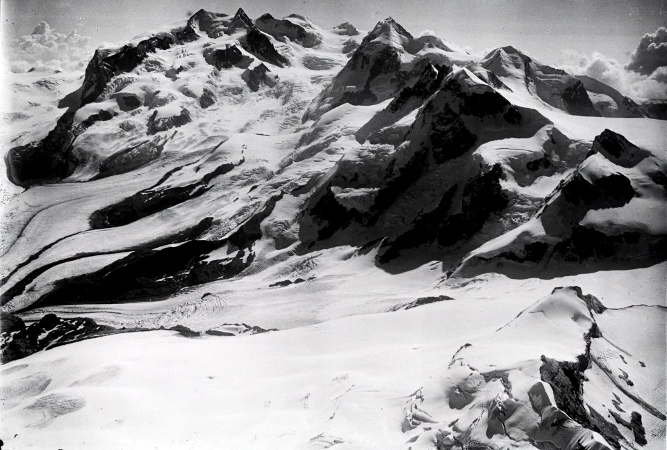 ETH-BIB-Monte Rosa, Signalkuppe, Lyskamm, Zwillinge v. W. aus 4300 m-Inlandflüge-LBS MH01-005165