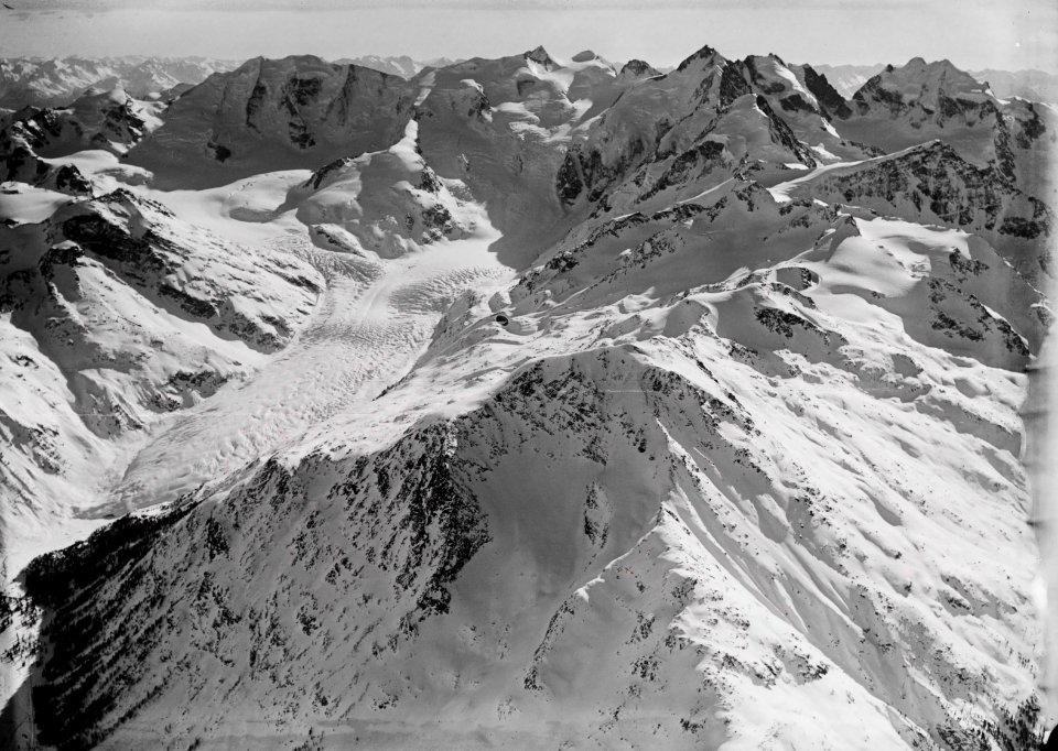 ETH-BIB-Morteratschgletscher und Bernina, Piz Palü v. N. O. aus 4200 m-Inlandflüge-LBS MH01-001513