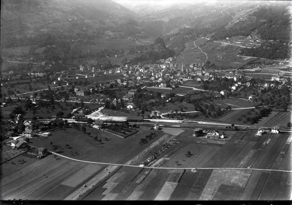 ETH-BIB-Monthey v. N. O. aus 80 m-Inlandflüge-LBS MH01-004881