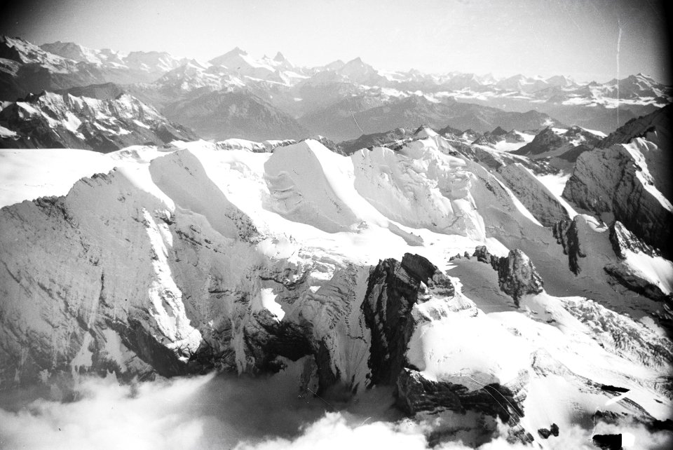 ETH-BIB-Morgenhorn, Wyssi Frau, Blüemlisalphorn-Inlandflüge-LBS MH05-17-01