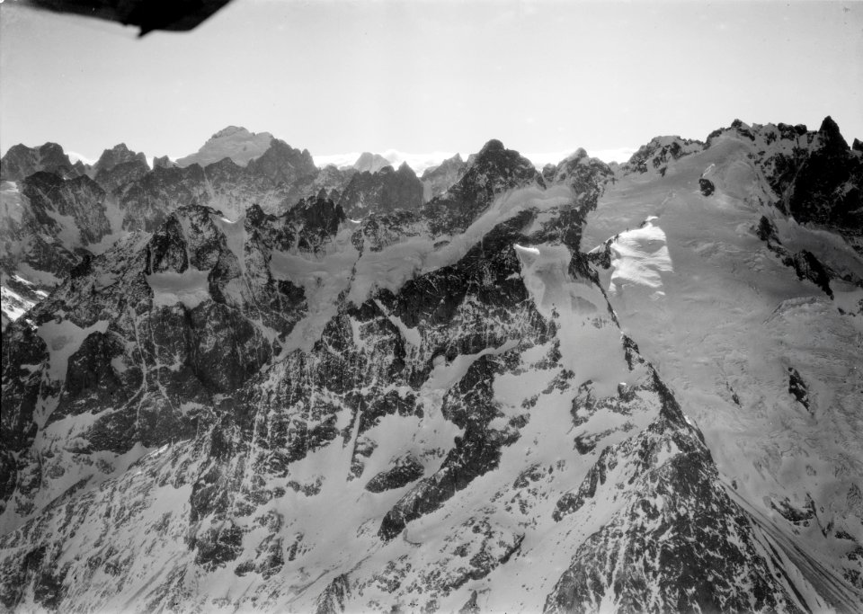 ETH-BIB-Mt. Pelvoux-Massiv-Tschadseeflug 1930-31-LBS MH02-08-0026