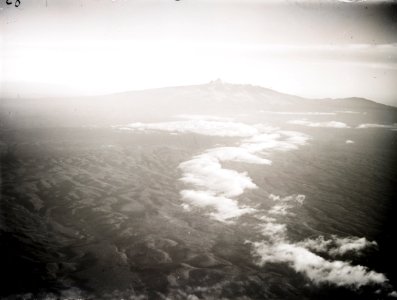 ETH-BIB-Mount Kenya-Massiv von S. aus 70 km Entfernung, Flugaufnahme aus 4000 m Höhe-Kilimanjaroflug 1929-30-LBS MH02-07-0085