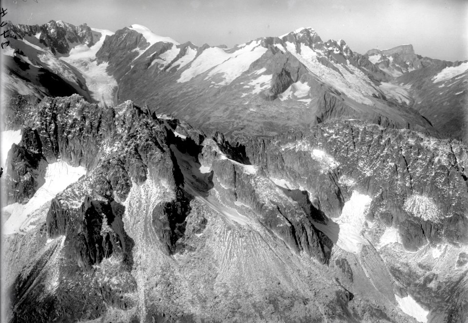 ETH-BIB-Mueterlishorn, Chelengletscher, Tierberg, Sustenhorn v. S. O. aus 3600 m-Inlandflüge-LBS MH01-002404