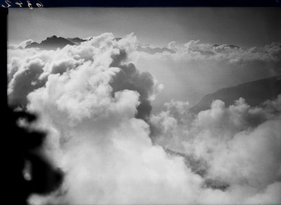 ETH-BIB-Muotatal im Wolkenmeer, Glärnisch v. W. aus 3000 m-Inlandflüge-LBS MH01-006342