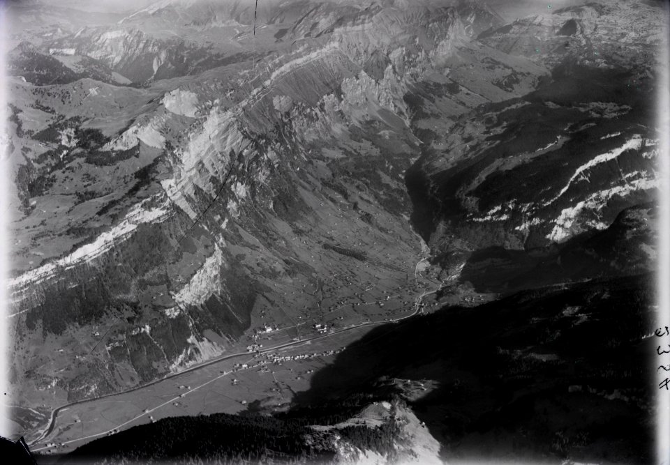 ETH-BIB-Muotathal, Druesberg, Pragelpass, Heuberge v. W. aus 3000 m-Inlandflüge-LBS MH01-002384