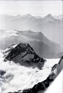 ETH-BIB-Mäderhorn, Staldhorn, Tochuhorn, Bietschhorn, Balmhorn v. S. O. aus 4000 m-Inlandflüge-LBS MH01-005663