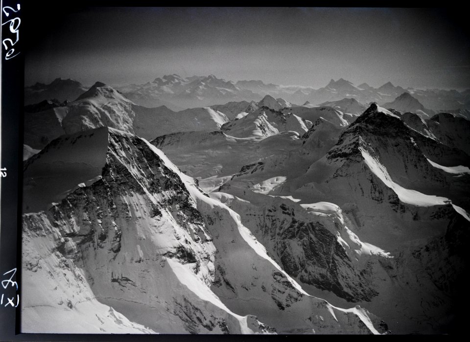ETH-BIB-Mönch, Jungfrau, Aletschhorn, Walliseralpen v. N. aus 4400 m-Inlandflüge-LBS MH01-006595