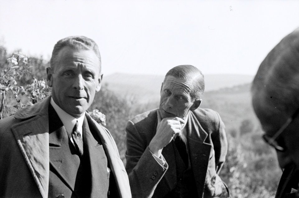 ETH-BIB-Männer in einem Garten in Fès-Nordafrikaflug 1932-LBS MH02-13-0358