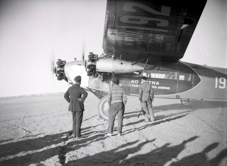 ETH-BIB-Männer vor Fokker-Tschadseeflug 1930-31-LBS MH02-08-0331