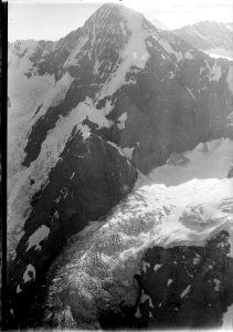 ETH-BIB-Mönch, Gugigletscher v. W. aus 3300 m-Inlandflüge-LBS MH01-005229