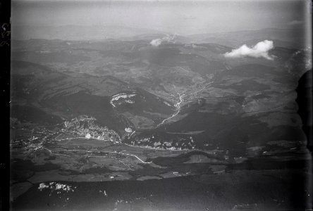 ETH-BIB-Mümliswil, Balsthal, Passwang, Corcelles, Vermes, Raimeux v. S. aus 2500 m-Inlandflüge-LBS MH01-000825 photo