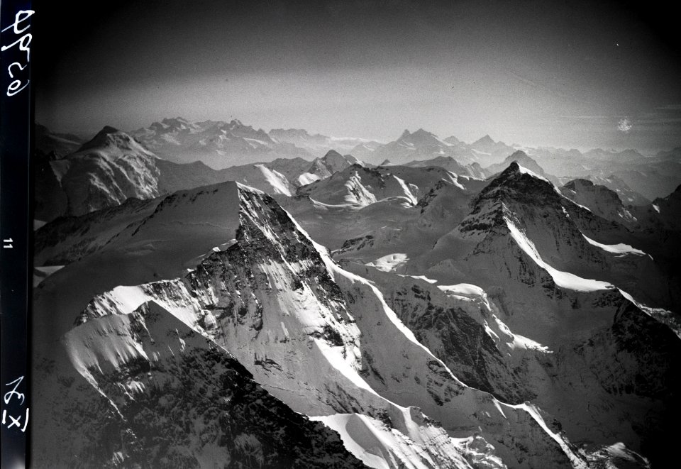 ETH-BIB-Mönch, Jungfrau, Aletschhorn, Walliseralpen v. N. aus 4400 m-Inlandflüge-LBS MH01-006594