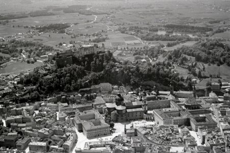 ETH-BIB-Mönchsberg mit Festung Hohensalzburg, Salzburg-Weitere-LBS MH02-18-0011