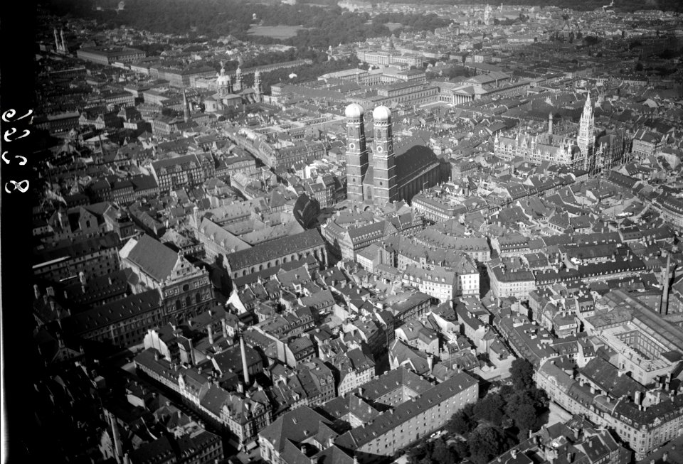 ETH-BIB-München, Dom, Rathaus-Inlandflüge-LBS MH01-008266