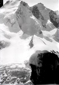 ETH-BIB-Nadelgrat, Täschhorn, Riedgletscher v. N. W. aus 4000 m-Inlandflüge-LBS MH01-005232