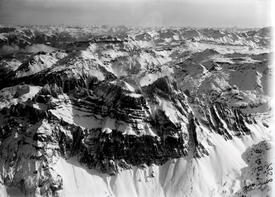ETH-BIB-Mürtschenstock, Spitzmeilen, Graue Hörner v. N. aus 3200 m-Inlandflüge-LBS MH01-001358