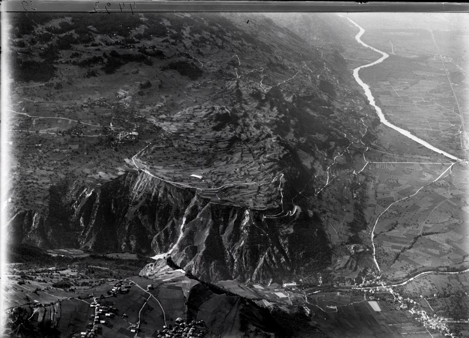 ETH-BIB-Nax, Bramois, Vex, Les Agettes, Salins, Rhone v. N. O. aus 2000 m-Inlandflüge-LBS MH01-004422