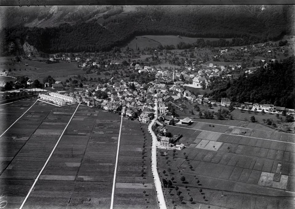 ETH-BIB-Niederurnen aus 300 m-Inlandflüge-LBS MH01-004253