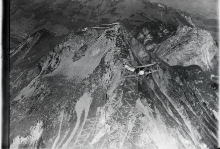 ETH-BIB-Niesen mit Flugzeug v. O. aus 2500 m-Inlandflüge-LBS MH01-001197
